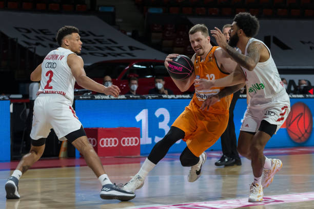 并且加入更 并且加入更